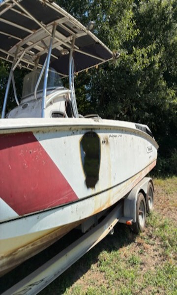 2006 Boston Whaler 240 Outrage 24-ft with trailer and two Mercury 135 HP outboards