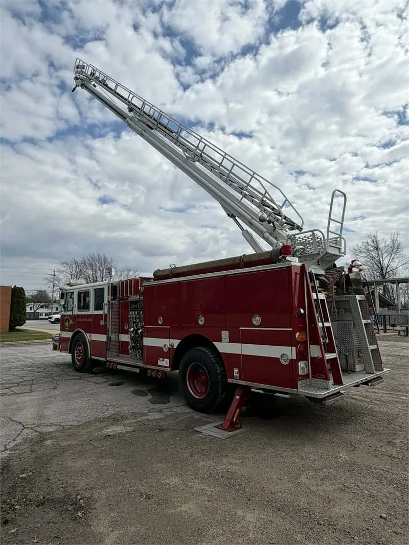 1993 Pierce Arrow Tele-Squirt 50-ft aerial pumper