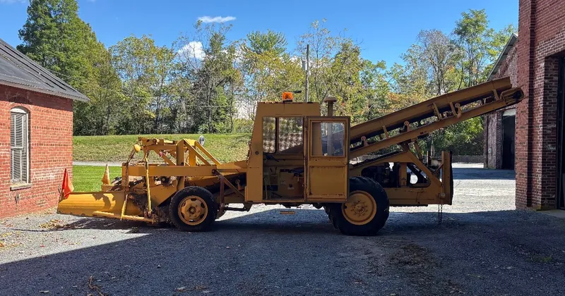 1974 Athey 7-11D force feed belt loader