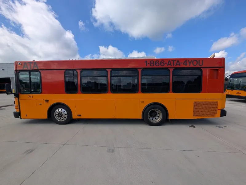 2005 Gillig 29-ft Low Floor bus