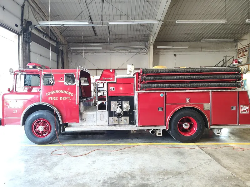 1986 Ford Young pumper (C8000 tilt cab)